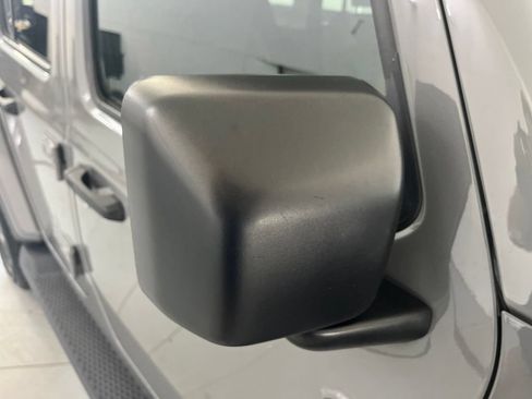 Used 2018 Jeep Wrangler Unlimited Sahara AWD/4WD image 49