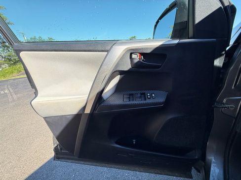 Used 2015 Toyota RAV4 LE AWD/4WD image 20
