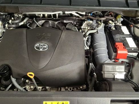 Used 2020 Toyota Highlander XLE AWD/4WD image 29