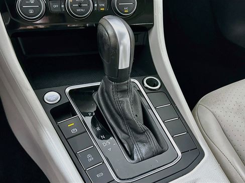 Used 2020 Volkswagen Jetta SE FWD image 24