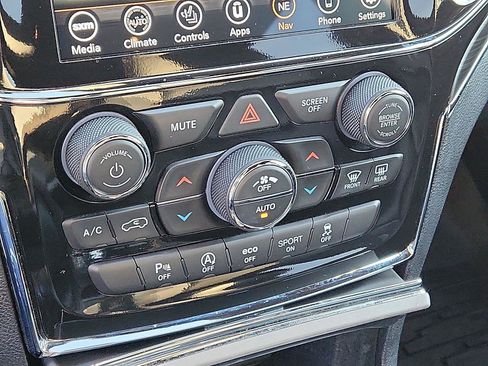 Certified 2021 Jeep Grand Cherokee Limited w/ Premium Lighting Group image 18