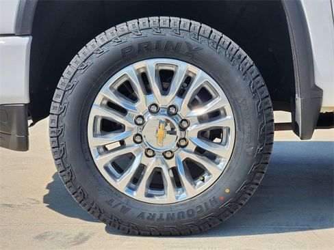 Used 2023 Chevrolet Silverado 2500 High Country w/ Safety Package II image 11