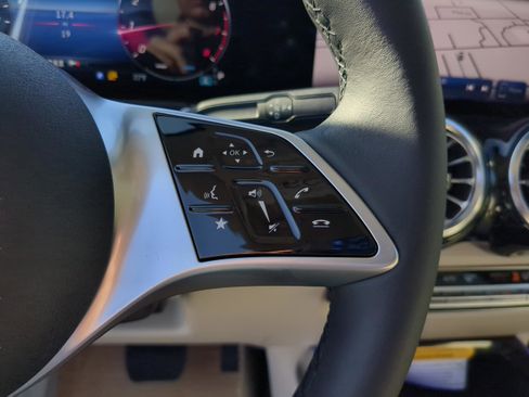 New 2025 Mercedes-Benz GLB 250 image 25