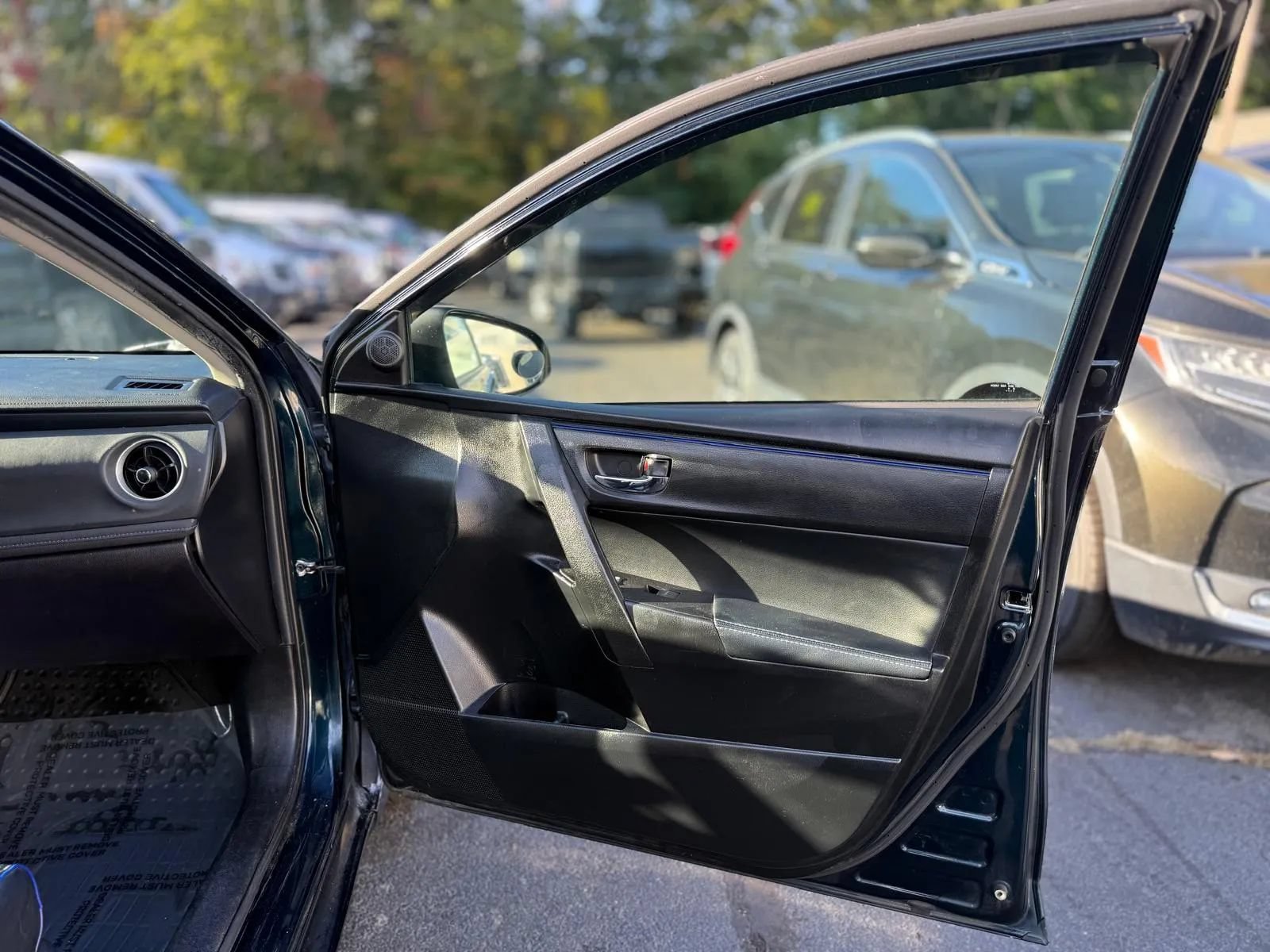 Used 2019 Toyota Corolla SE w/ Carpet Mat Package (TMS) FWD image 21