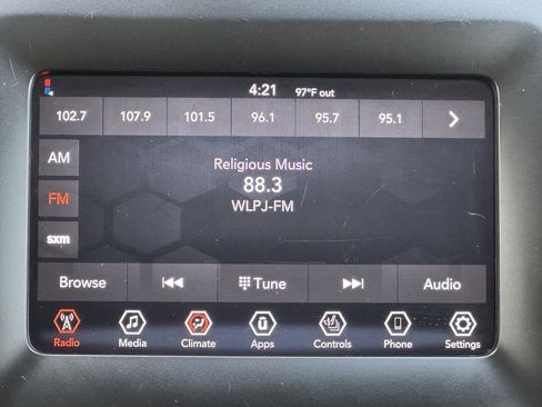 Used 2021 Jeep Cherokee Latitude Plus w/ Sun & Sound Group FWD image 9