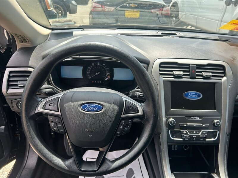 Used 2020 Ford Fusion SE FWD image 36