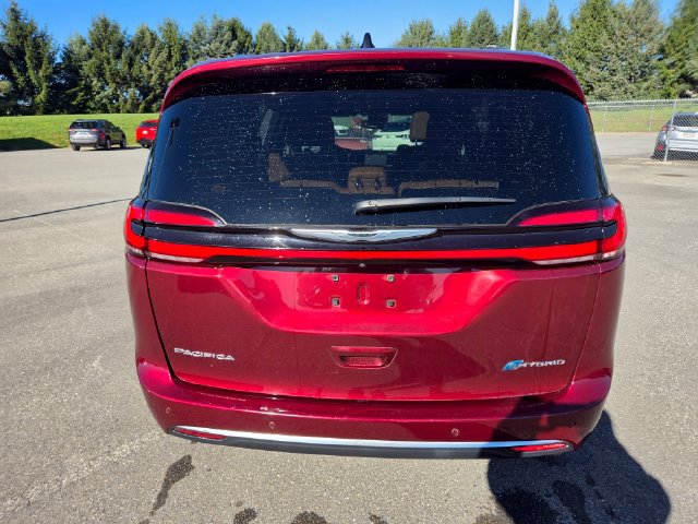 Used 2023 Chrysler Pacifica Pinnacle FWD image 16