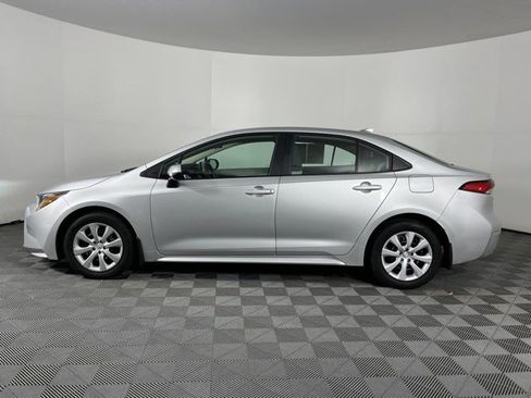 Used 2025 Toyota Corolla LE FWD image 5