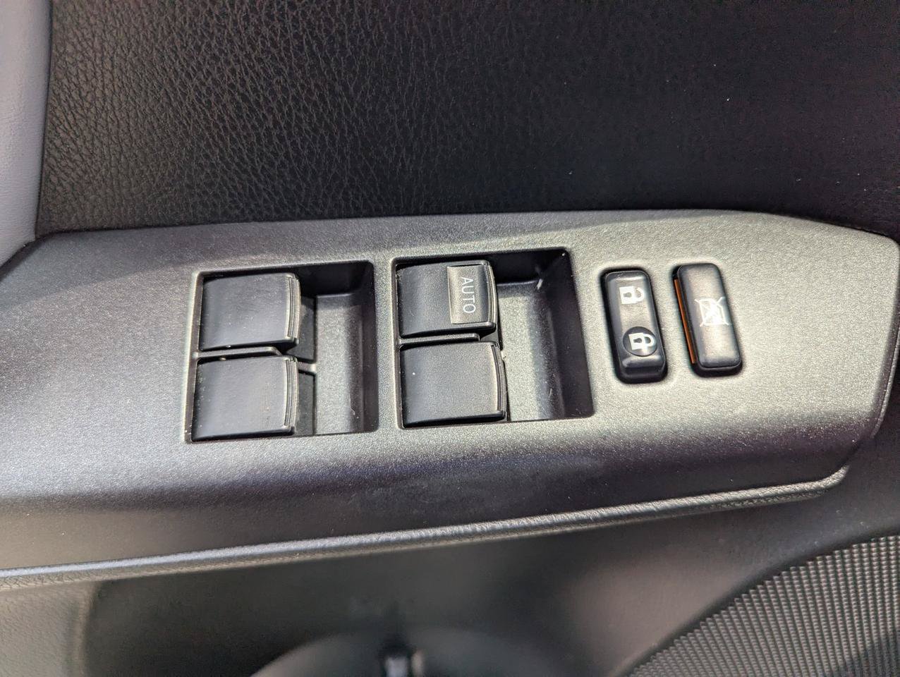 Used 2018 Toyota RAV4 XLE w/ Convenience Package AWD/4WD image 10