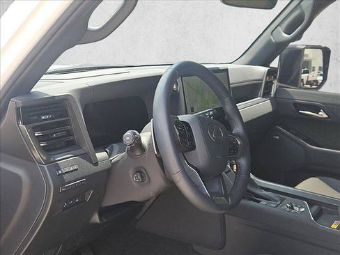 Used 2024 Lexus GX 550 AWD/4WD image 7
