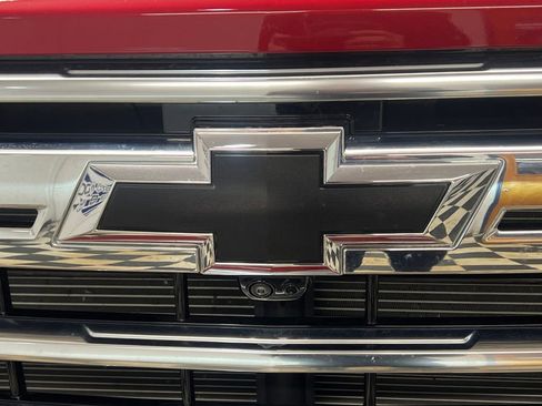 Used 2024 Chevrolet Silverado 2500 High Country w/ Technology Package AWD/4WD image 3