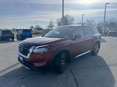 Used 2024 Nissan Pathfinder Platinum w/ Cargo Package image 3