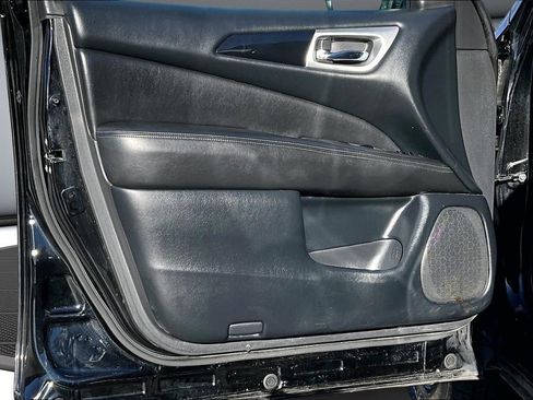 Used 2020 Nissan Pathfinder S image 19