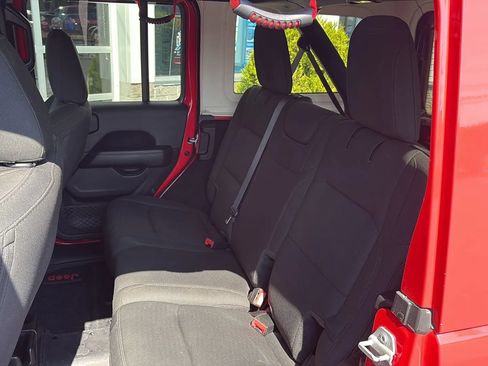 Used 2021 Jeep Wrangler Unlimited Sahara w/ Uconnect 4C Nav & Sound Group AWD/4WD image 30