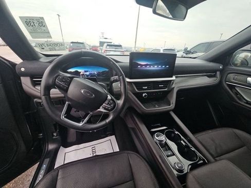 Used 2025 Ford Explorer Platinum w/ Ultimate Package image 16