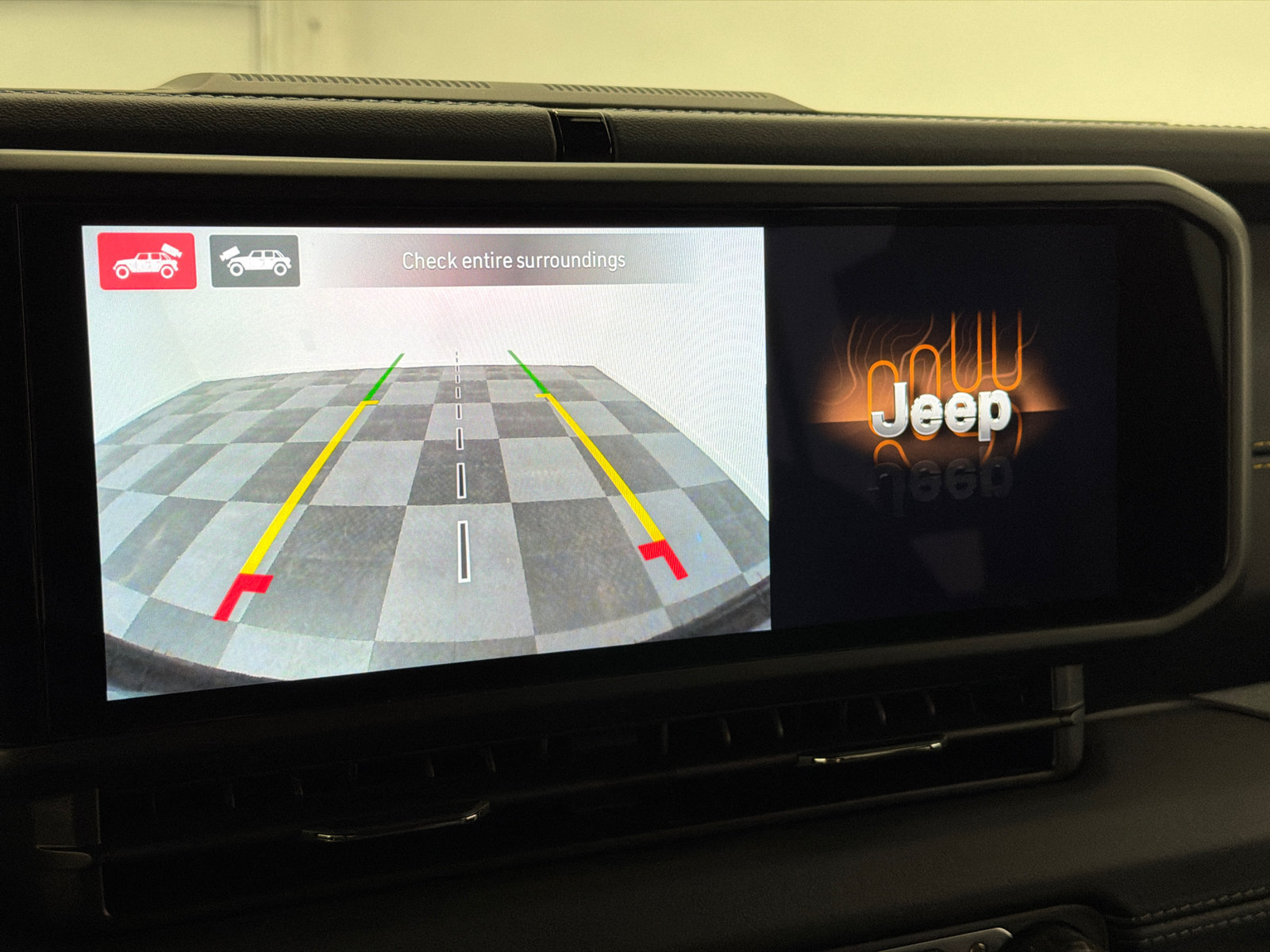 Used 2025 Jeep Wrangler Unlimited Sahara AWD/4WD image 27