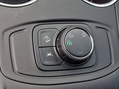 Used 2024 GMC Terrain SLE AWD/4WD image 26