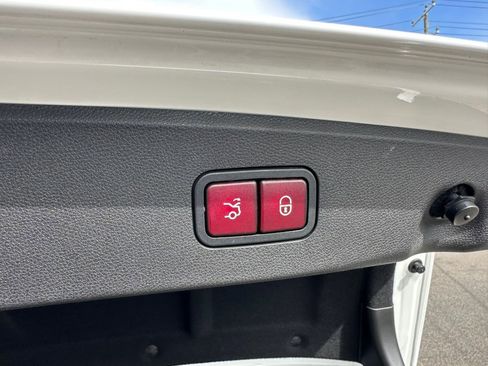 Used 2016 Mercedes-Benz E 350 4MATIC Sedan image 27