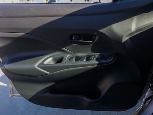 Used 2025 Nissan Versa S w/ Trunk Package image 22