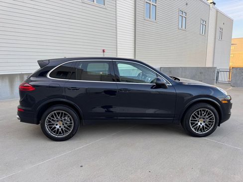 Used 2018 Porsche Cayenne S image 2
