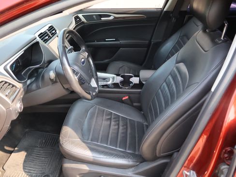 Used 2014 Ford Fusion SE w/ Equipment Group 202A FWD image 16