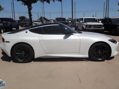Used 2024 Nissan Z Performance w/ Floor Mat Package RWD image 2