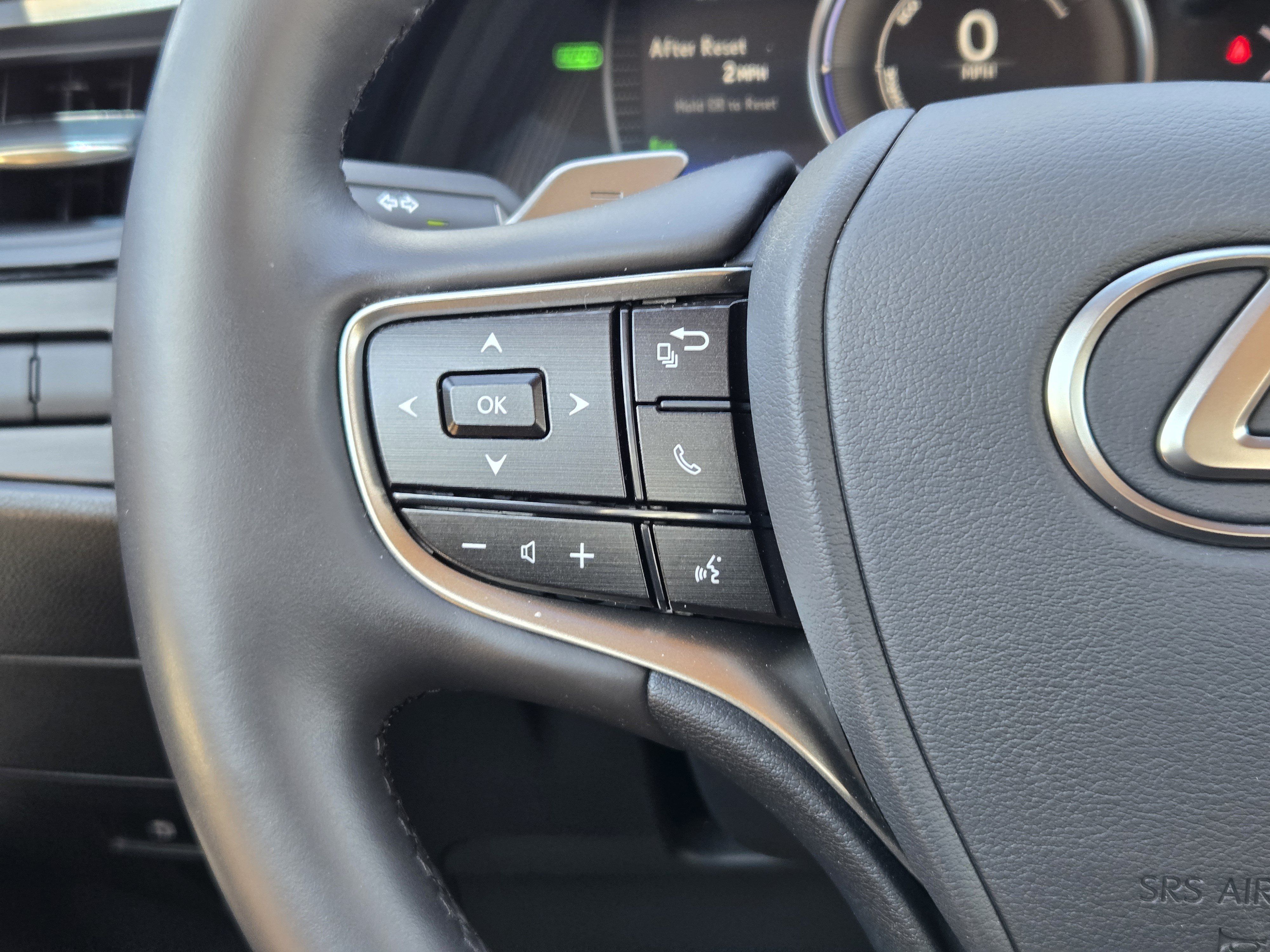 Used 2025 Lexus ES 300h w/ Premium Package FWD image 36
