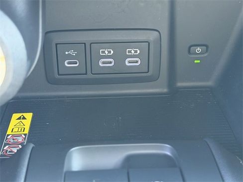 Certified 2024 Toyota Venza XLE image 20