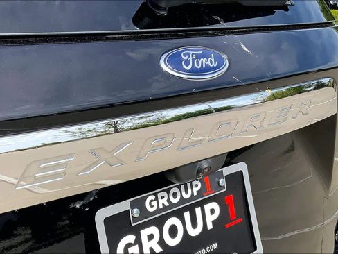 Used 2020 Ford Explorer XLT w/ Equipment Group 202A AWD/4WD image 32