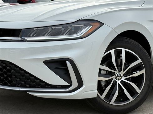 New 2026 Volkswagen Jetta SE image 2