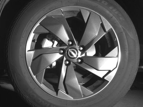 Used 2025 Nissan Rogue SV AWD/4WD image 12