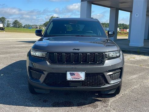 New 2025 Jeep Grand Cherokee Altitude image 3