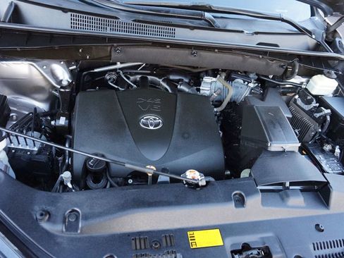 Used 2017 Toyota Highlander SE image 11