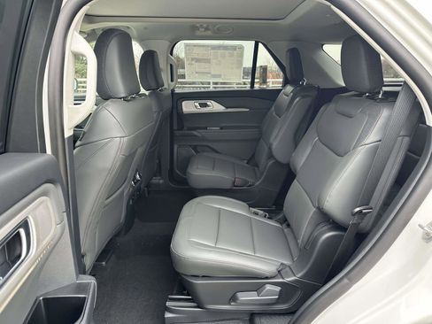 New 2026 Ford Explorer Active w/ Active Comfort Package image 12