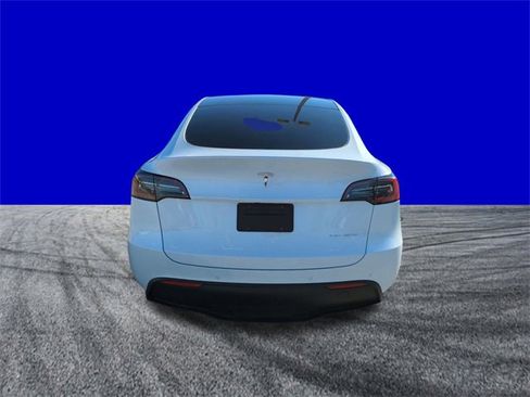 Used 2021 Tesla Model Y Long Range image 5