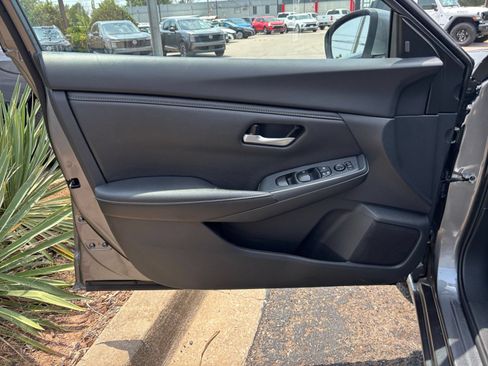Used 2025 Nissan Sentra SV FWD image 15