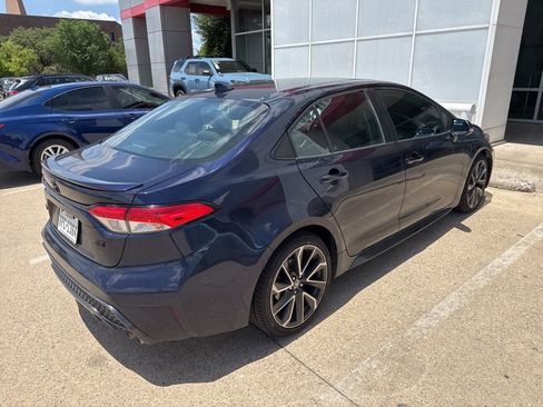Used 2020 Toyota Corolla SE w/ SE Premium Package FWD image 2