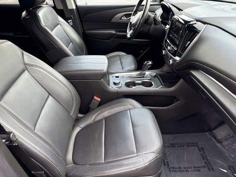 Used 2019 Chevrolet Traverse LT w/ LPO, Blackout Package AWD/4WD image 33