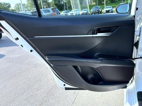 Used 2024 Toyota Camry SE image 20