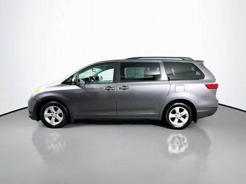 Certified 2017 Toyota Sienna LE FWD image 5