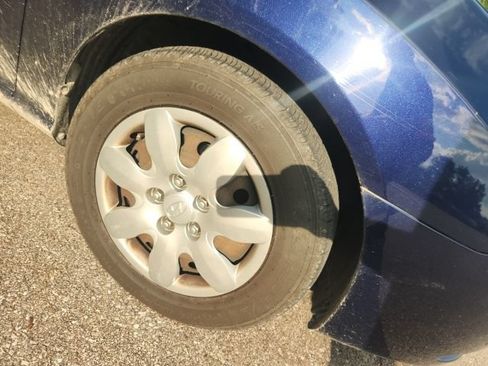 Used 2008 Hyundai Elantra Sedan FWD image 2