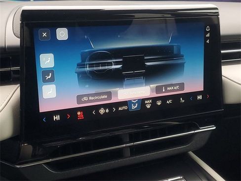 Certified 2025 Lincoln Nautilus Premier image 25