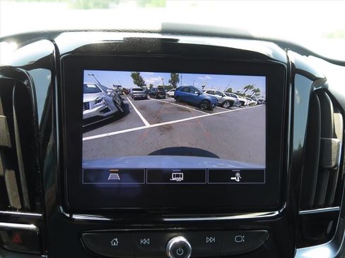 Used 2023 Chevrolet Traverse LT FWD image 12