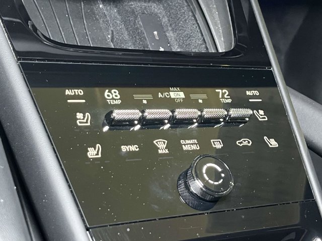Certified 2025 Porsche Cayenne GTS AWD/4WD image 35