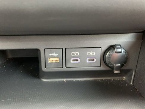 Used 2023 Toyota Highlander XLE image 21