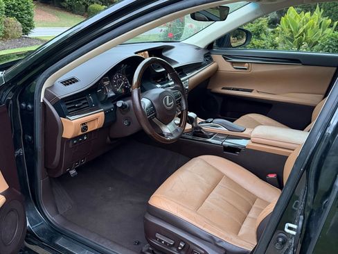 Used 2016 Lexus ES 350 w/ Luxury Package w/Wood Trim FWD image 10