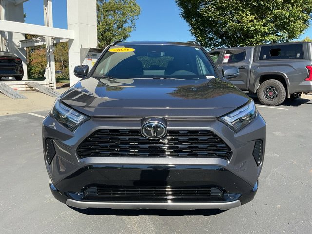 Used 2025 Toyota RAV4 SE AWD/4WD image 4