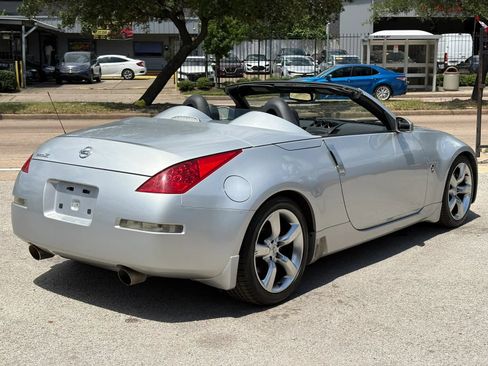 Used 2006 Nissan 350Z Touring RWD image 4