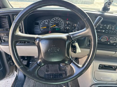 Used 2001 Chevrolet Tahoe LT w/ LT Preferred Equipment Group image 17
