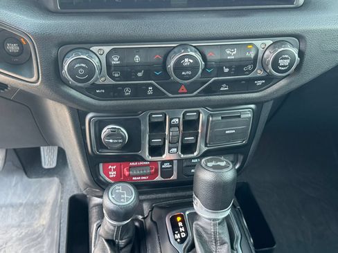 Used 2024 Jeep Wrangler Unlimited Sport AWD/4WD image 29